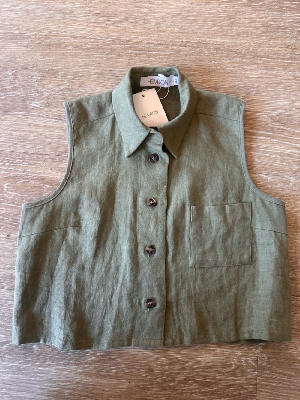HEVRON Olive Sleeveless Button-Front Linen Top